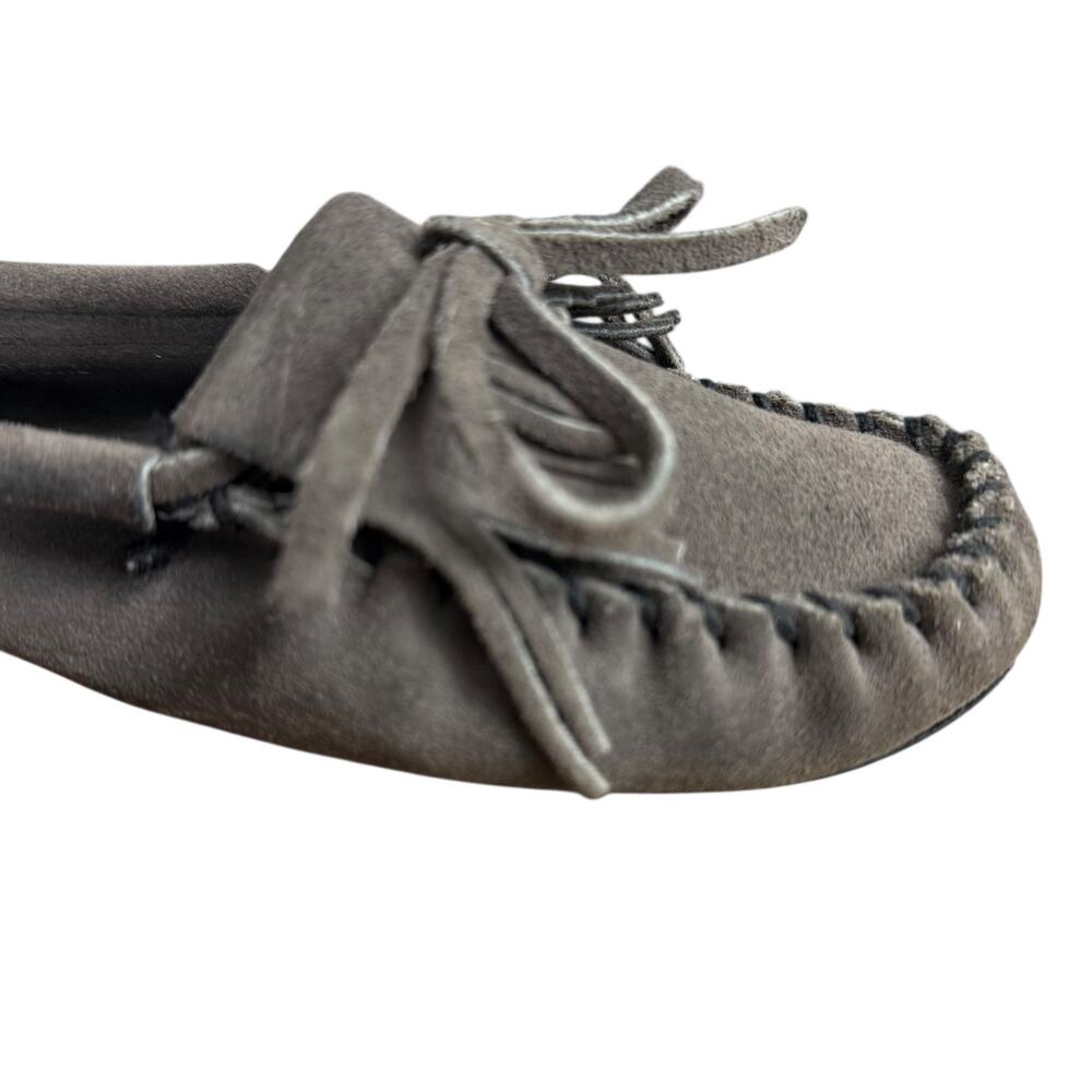 Minnetonka Moccasin Kiltie Slip On Loafers Flats Gray Suede Leather Womens 6.5 - Picture 2 of 16